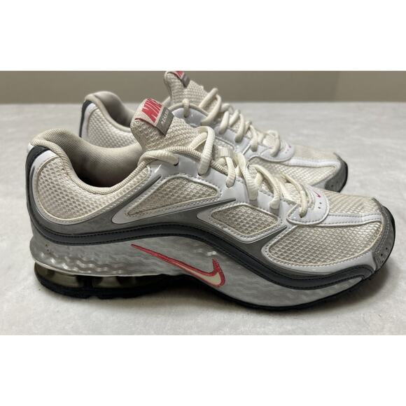 Nike Shoes Women’s Size 8 Reax Run 5 White Metallic Silver Vintage Rare Running - Picture 1 of 8